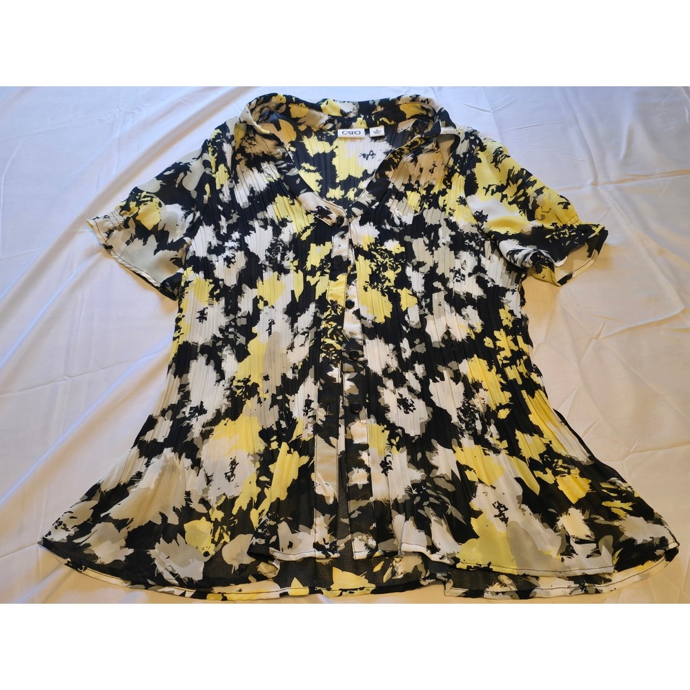 CATO Womens Medium Top Short Sleeve Button Front Pleated Floral Black‎ Yellow